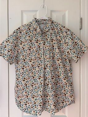 Denim & Flower White Short-Sleeve Button-Up with Leaves Print